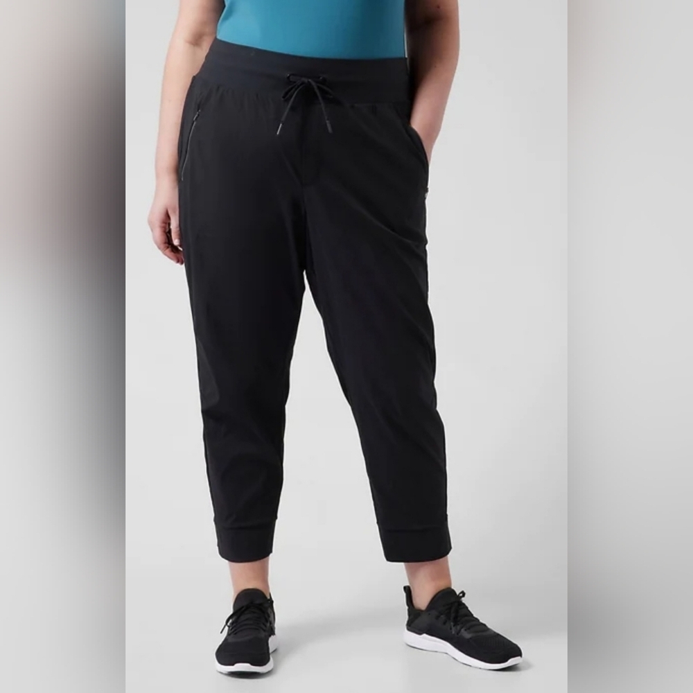 Athleta Treekie straight Crop Black pants size 12